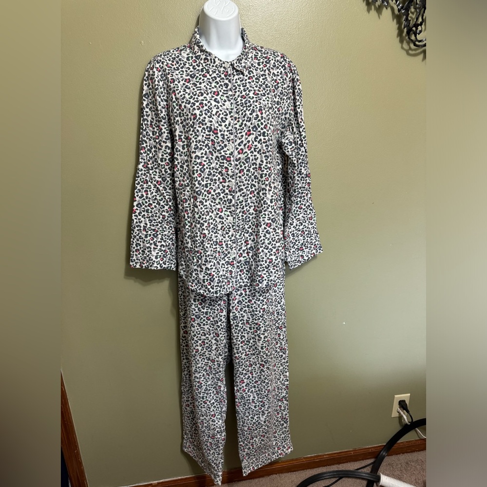 Victoria’s Secret‎ Cheetah Print Pajama Set, Size M